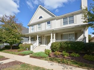 39W252 Armstrong Ln, Geneva, IL 60134