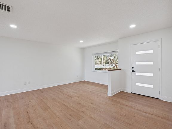 4th image of 6346 Bennett Ct