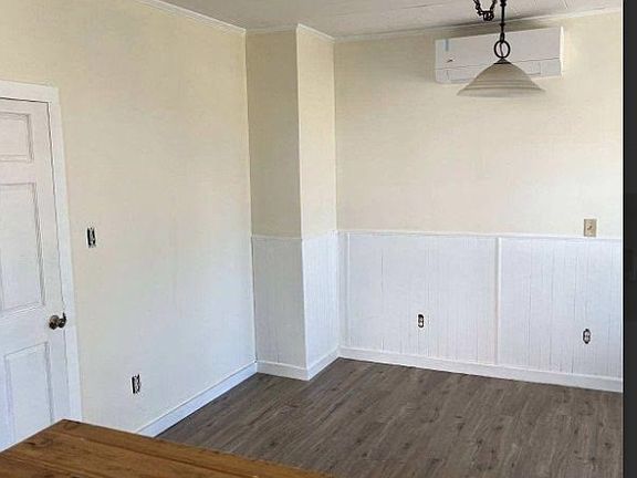 4th image of 14 Lawrence Ave #1R