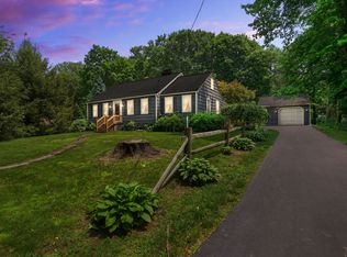 2 Stowe Pl, Trumbull, CT 06611