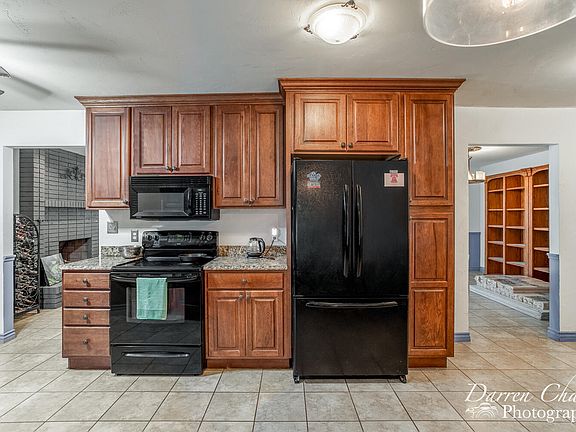 3rd image of 1627 Southhill Dr