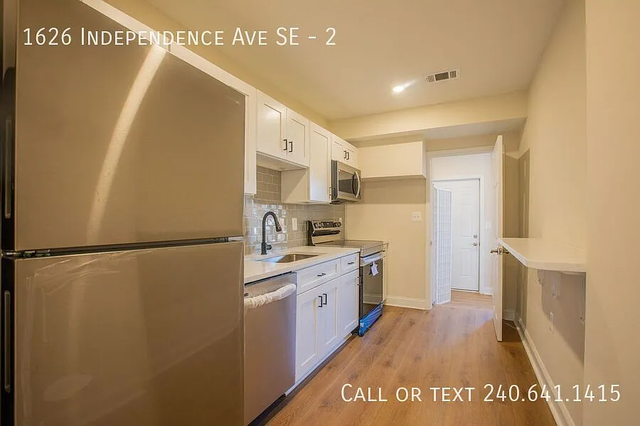 Newly Renovated 1 BR/1 BA Apartment in Hill East! — Photo 3