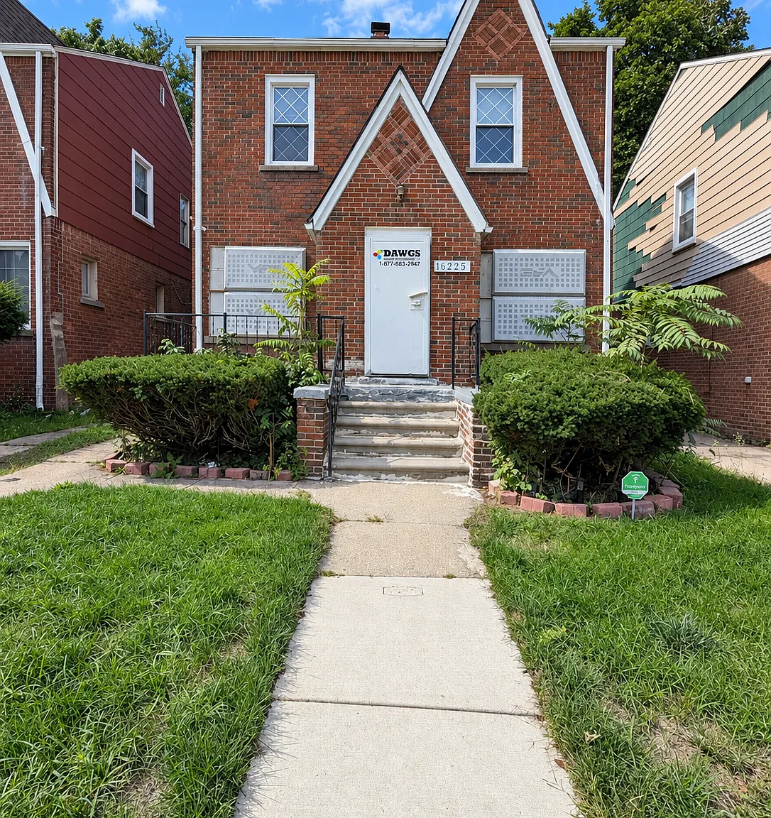 3 bed, 1.5 bath, 1377 sqft, $1,350 — Photo 1