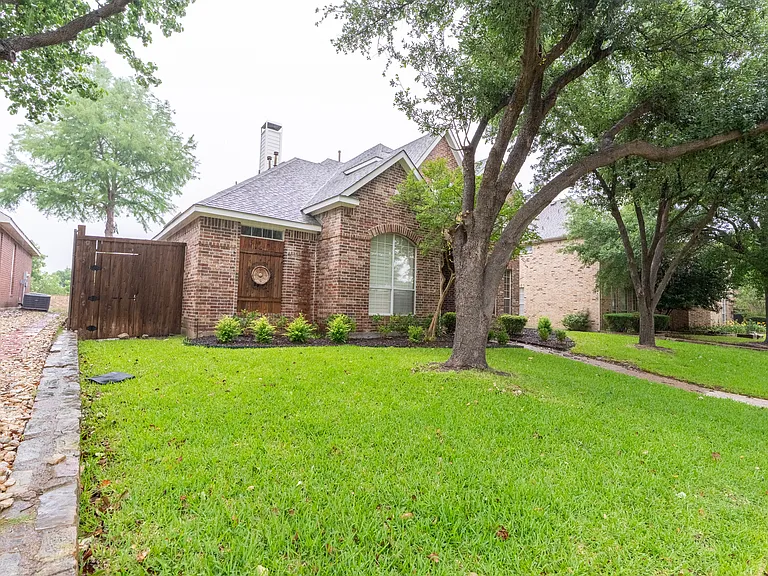 3731 Charter Dr — Photo 2