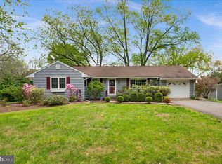 13 Morningside Dr, Pennington, NJ 08534