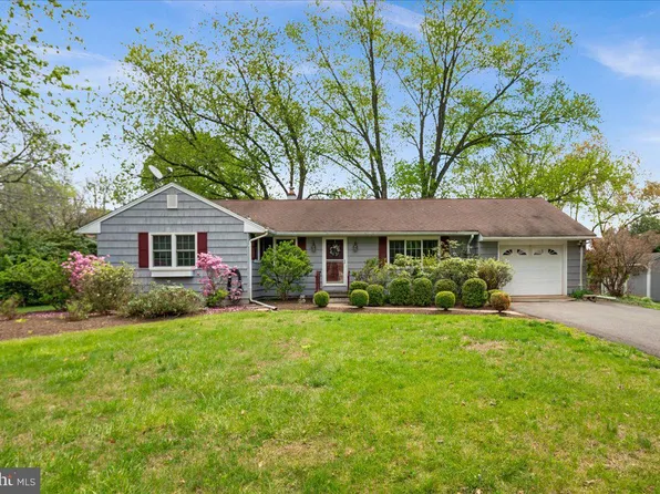 13 Morningside Dr, Pennington, NJ 08534