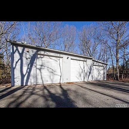 2nd image of 75 Mount Sinai Ave