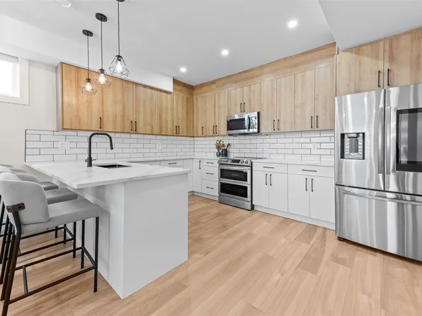 1032 Martin Ave #1, Kelowna, BC V1Y 6V5