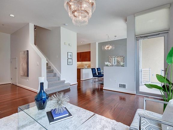 4th image of 325 Berry St APT 109