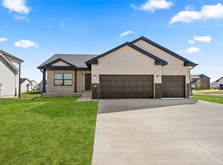 826 31st Ct SW, Altoona, IA 50009