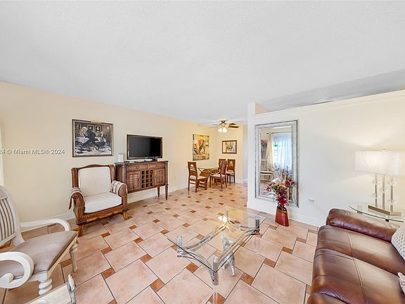5th image of 15610 NE 6th Ave APT 23D