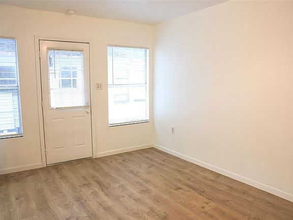 3rd image of 10 Jenkins St