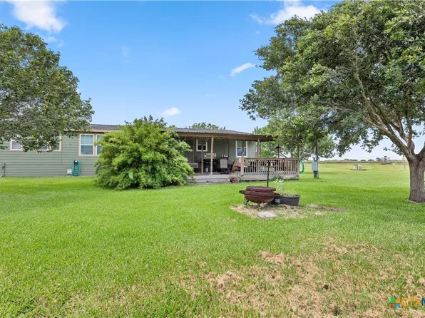 1845 Royal Rd, Port Lavaca, TX 77979