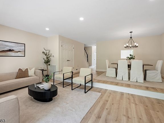 5th image of 51 Chelsea Ct