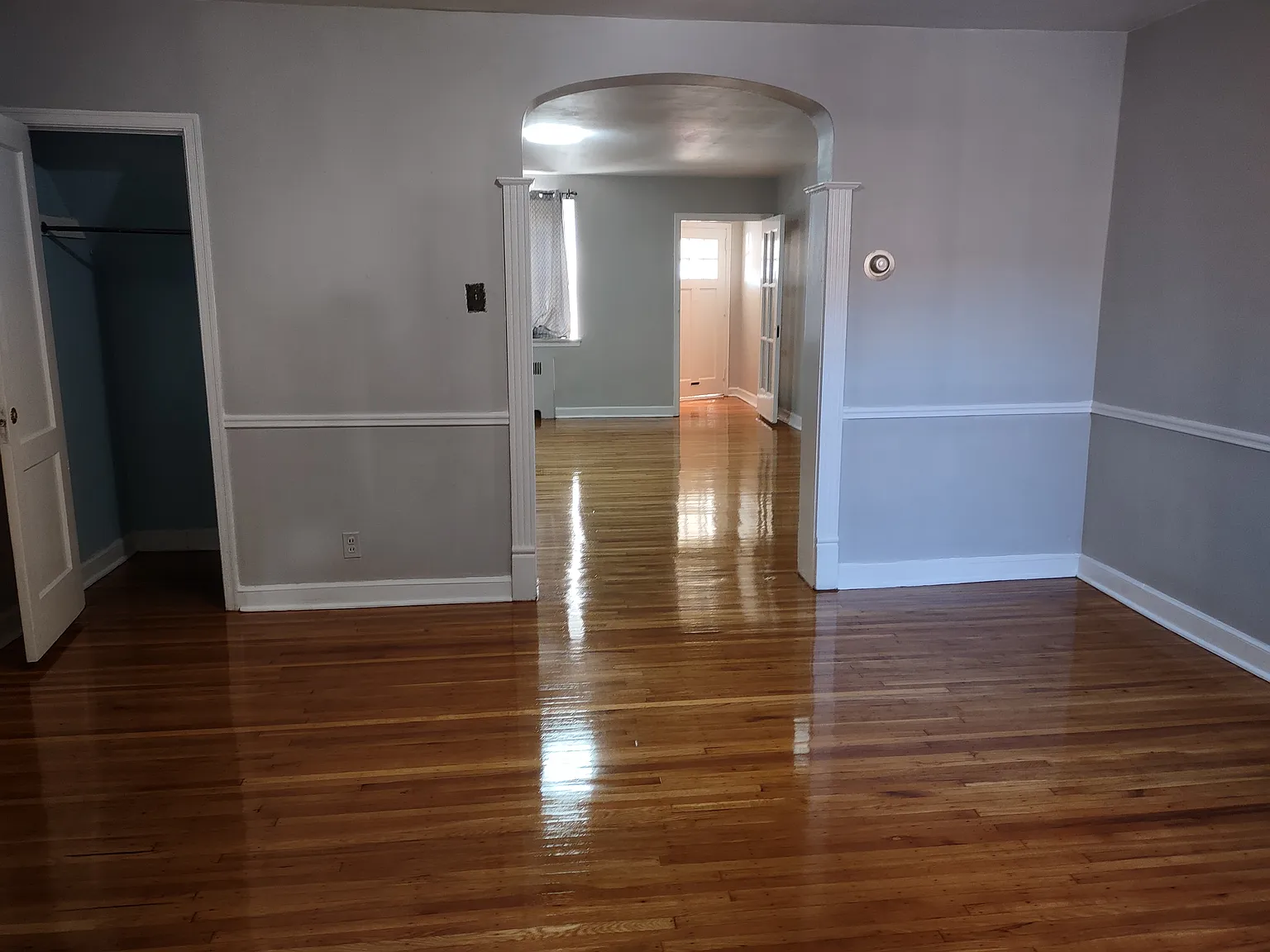 1361 Unruh Avenue — Photo 3