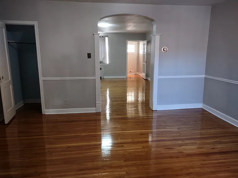 1361 Unruh Ave — Photo 3