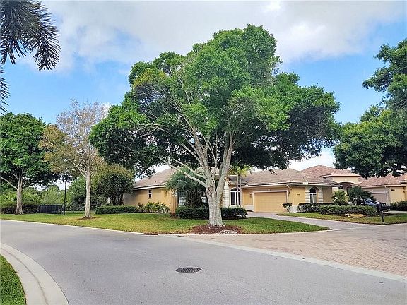 2nd image of 9644 Crooked Stick Ln