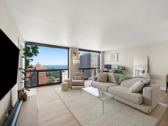 4th image of 4343 N Clarendon Ave APT 2104