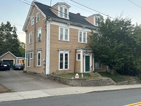 4 Green St Floor 3, Ipswich, MA 01938