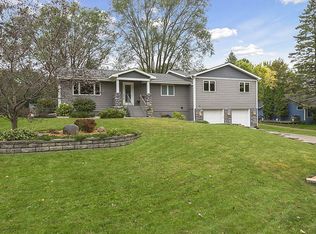 1405 Dunkirk Ln N, Plymouth, MN 55447