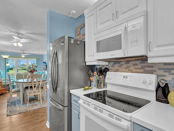 5th image of 605 W Lake Jasmine Cir APT 105