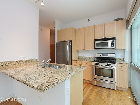 5th image of 1845 S Michigan Ave Unit 2010