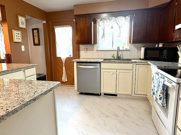 229 Blair Dr — Photo 15