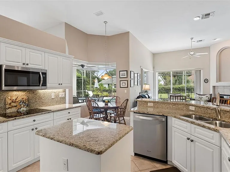 3865 Winding Lake Cir — Photo 10