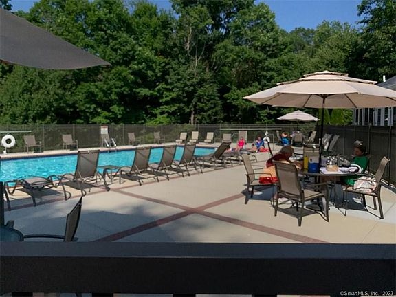 5th image of 8 Short Oak Dr #8