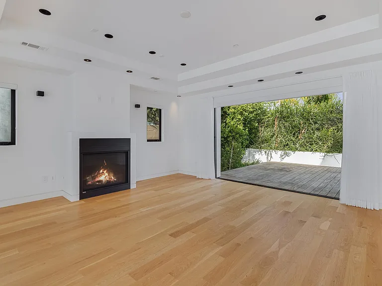 902 Berkeley St — Photo 10