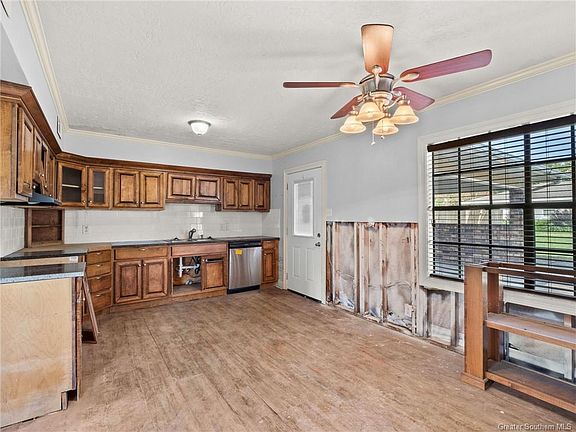 3rd image of 4549 Powell Ln