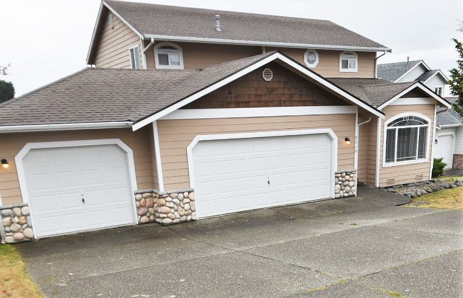 1st image of 8218 77th Ave NE