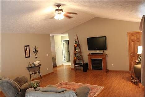 4th image of 10790 Austin Ln