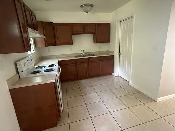 3rd image of 3550 Dorham Pl