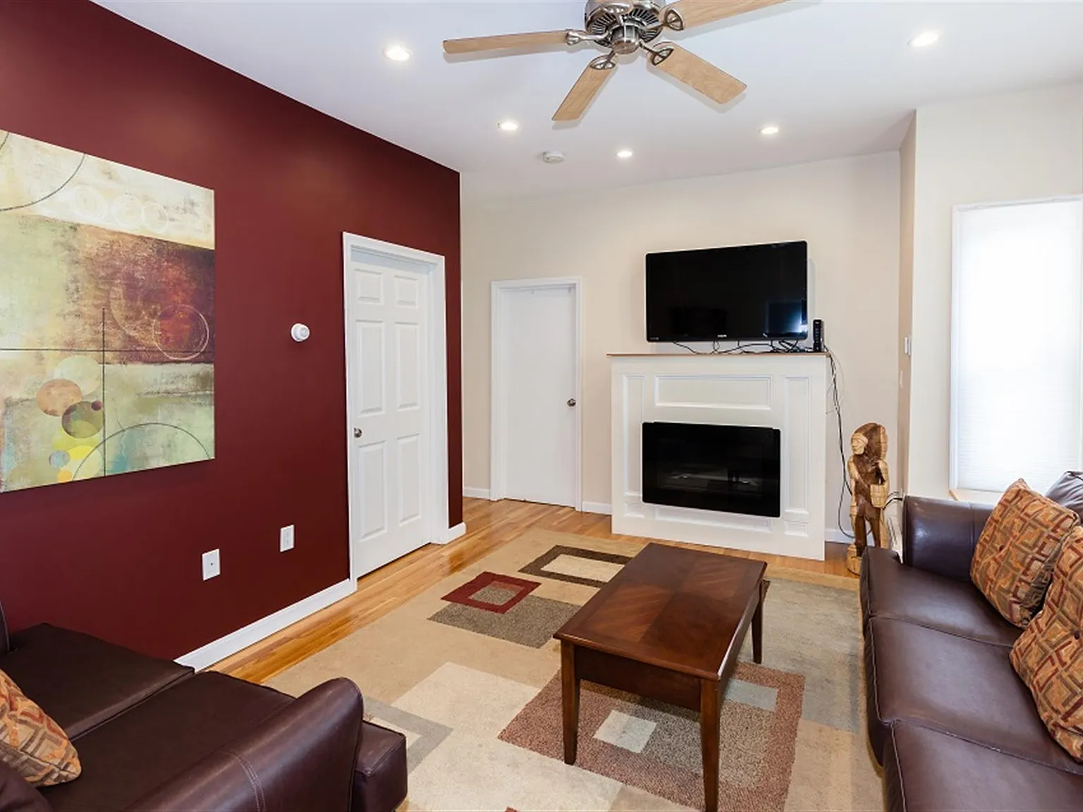 2 bed, 775 sqft, $3,000 — Photo 2