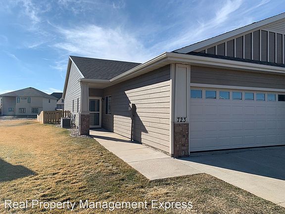 3rd image of 723 E El Dorado Ct