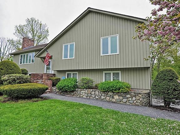 5th image of 8 Tanglewood Dr