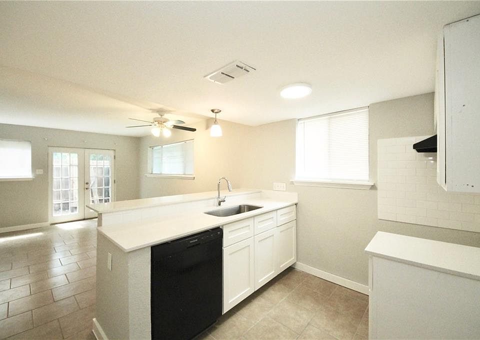 1st image of 1600 West Ave APT 12