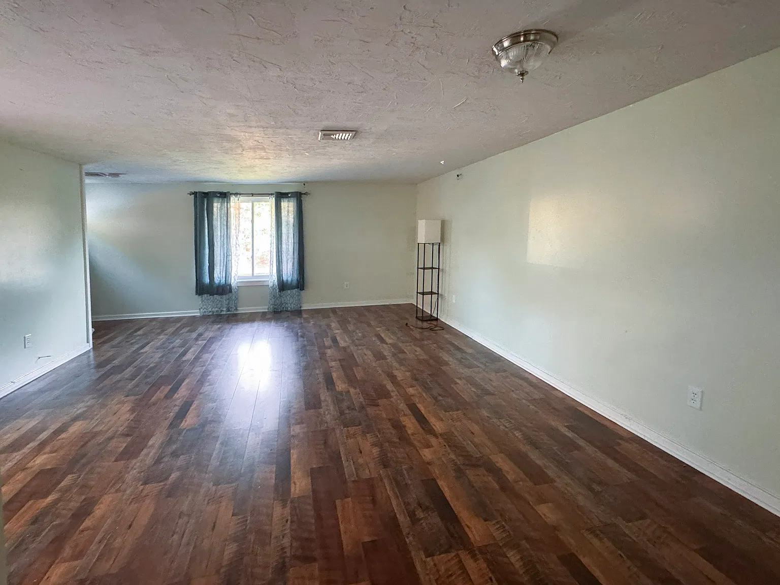 3 bed, 1780 sqft, $2,950 — Photo 3