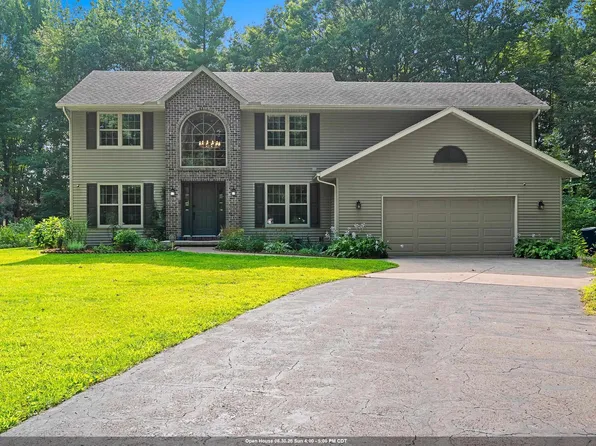 3611 Royal Oaks Ct, Suamico, WI 54173