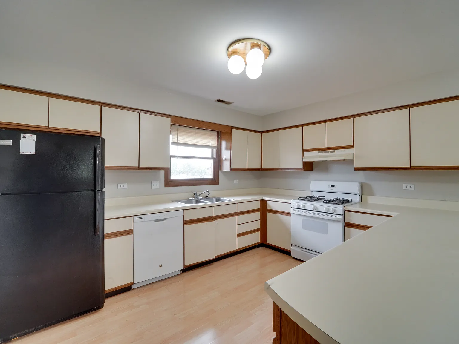 2 bed, $1,800 — Photo 2