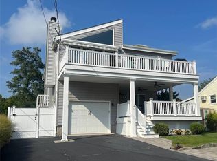 41 Willow St, Aquebogue, NY 11901