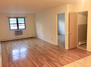 3639 30th St #1, Astoria, NY 11106