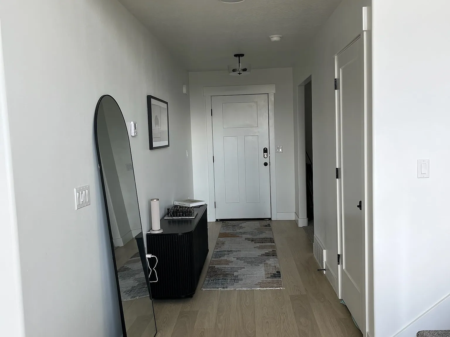 4 bed, 2.5 bath, 2400 sqft, $2,800 — Photo 3
