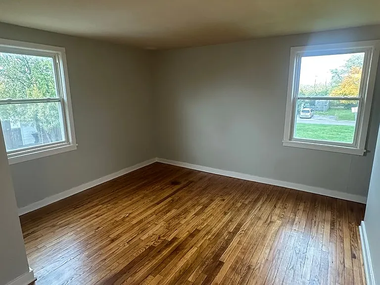 18-24 Balzac Court — Photo 8