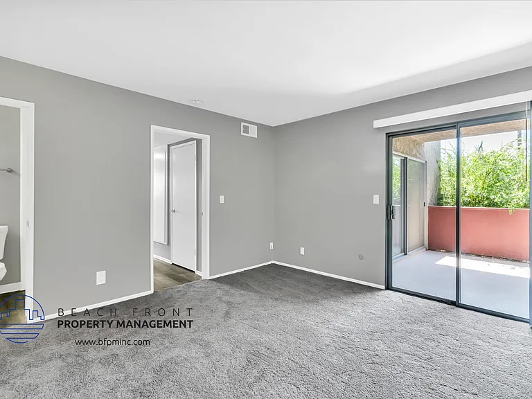 250 E Acacia St — Photo 23