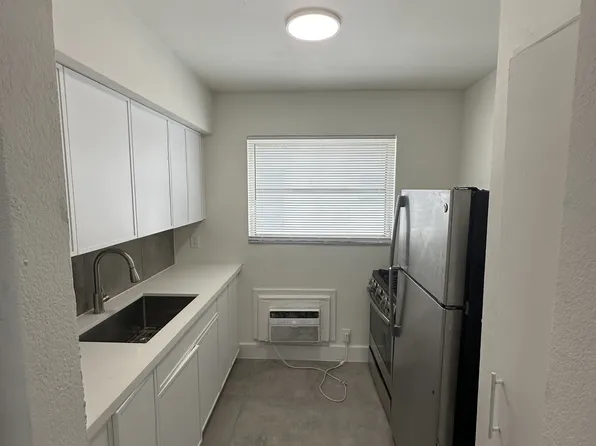 1225 Normandy Dr, Miami Beach, FL 33141