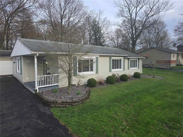 890 Bechtol Ave, Sharon, PA 16146