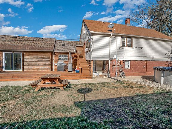 4th image of 2426 White Oak Ave