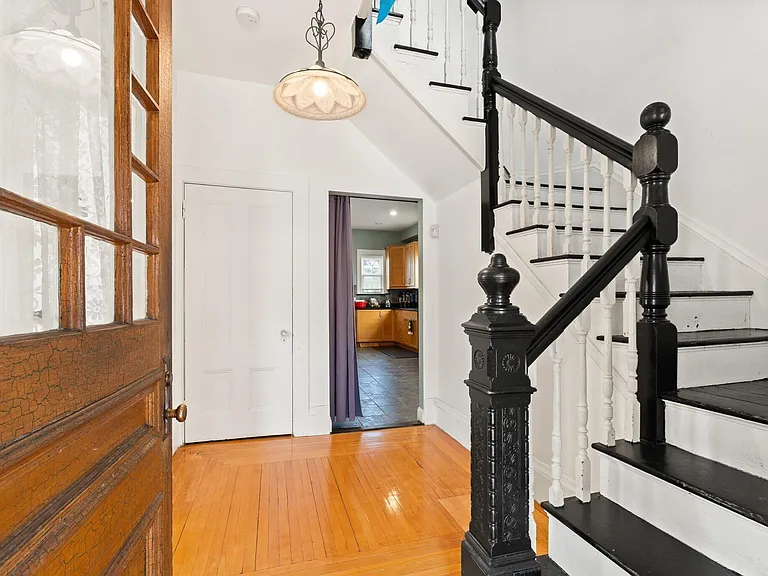 23 Gordon St — Photo 3